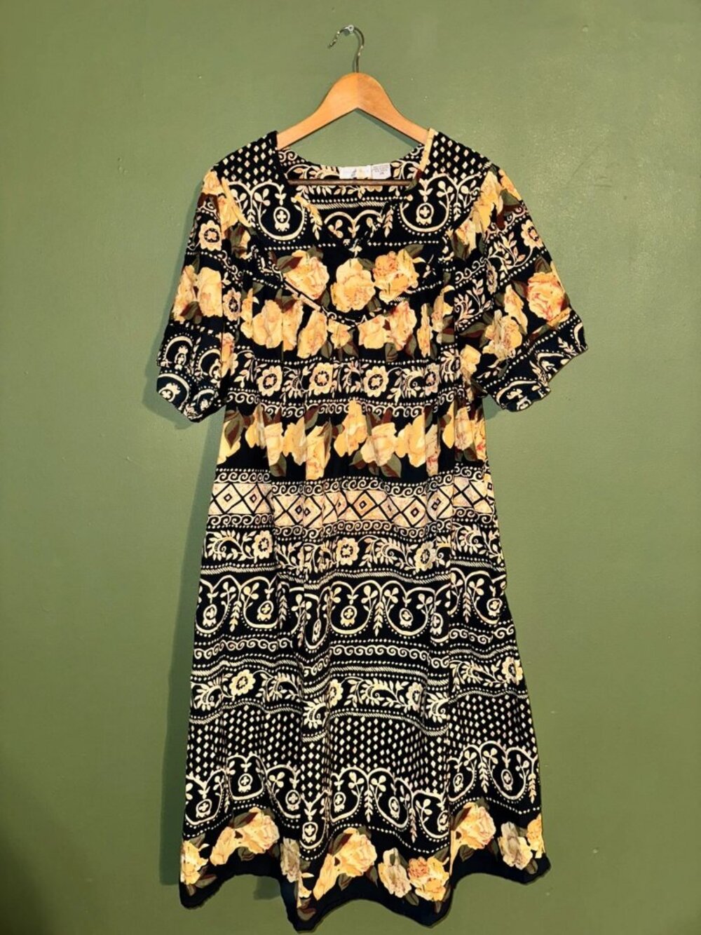 Fundamentals Woman Rose Border Cotton Muumuu Dress 3X